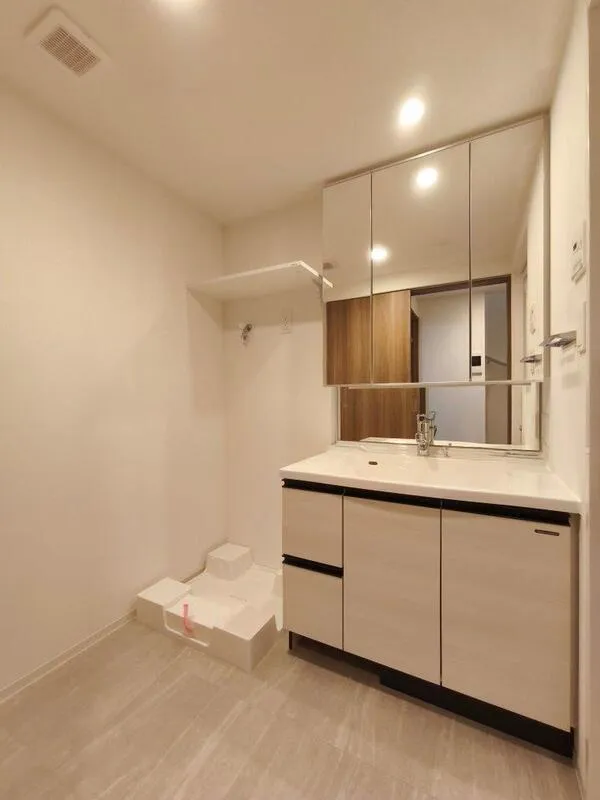 Lefon Livent Suginami Eifuku - Interior - ["Flooring", "Floor", "Interior design"]
