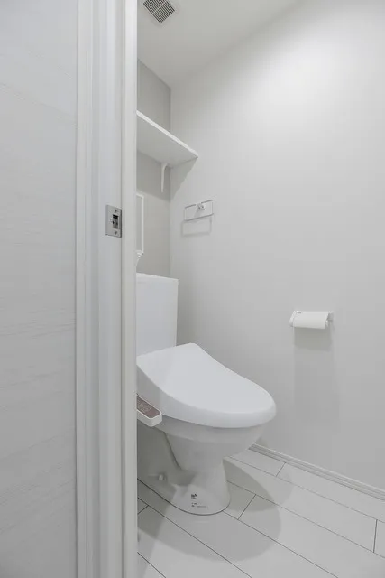 Aglaia Shinjuku Yokoteracho - Interior - ["Toilet seat", "White", "Flooring"]