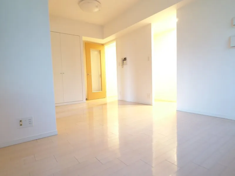 Residia Ichigaya - Interior - ["Floor", "Flooring", "Yellow"]