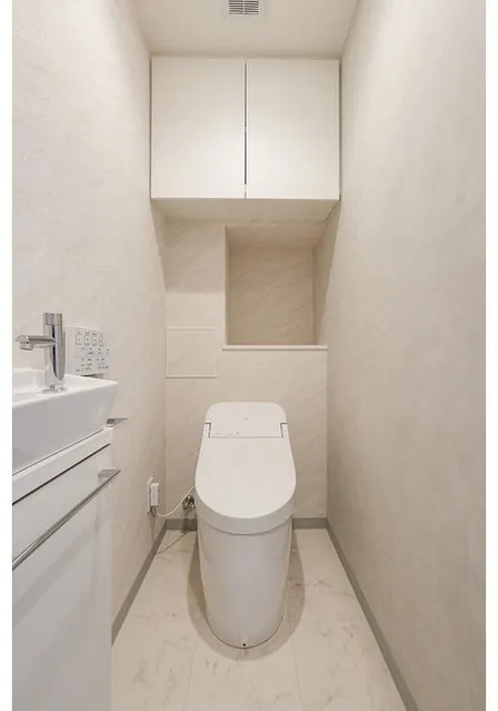 Comforia Liv Bunkyo Gokokuji - Interior - ["Toilet seat", "Toilet", "Flooring"]