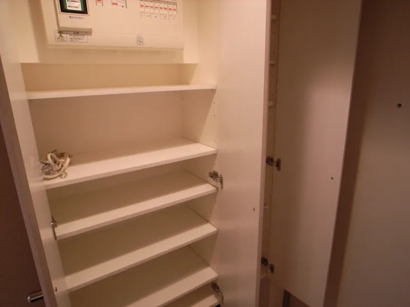 JAPT Suitengu - Interior - ["Shelf", "Shelving", "Room"]