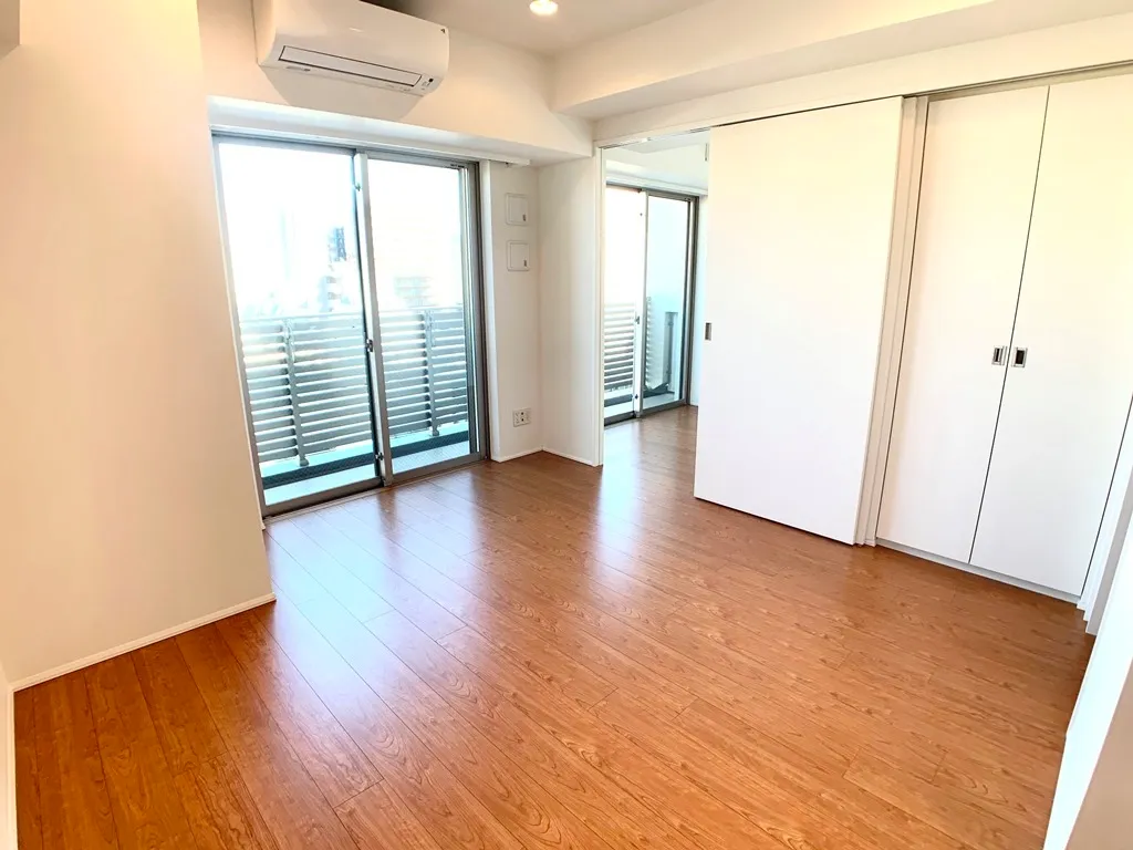 La Douceur Sugamo - Interior - ["Door", "Fixture", "Wood"]