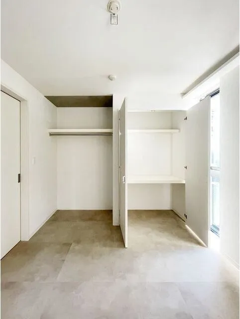 Huit Kagurazaka - Interior - ["Building", "Fixture", "Interior design"]