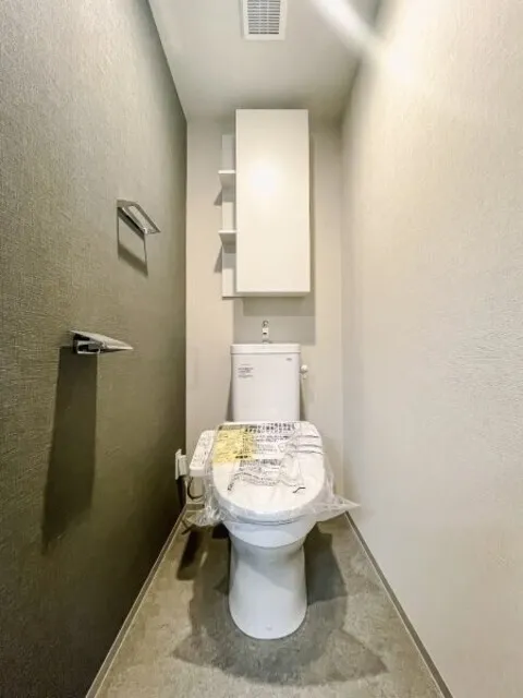 Royal Parks Ariake - Interior - ["Toilet seat", "Toilet", "Flooring"]