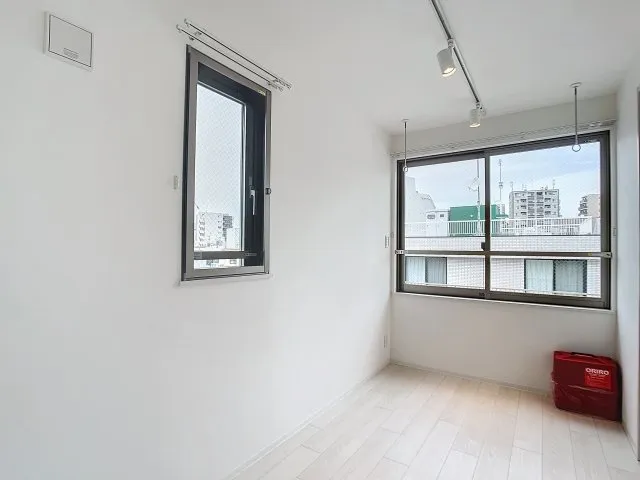 Ruygo Kagurazaka - Interior - ["Ceiling", "Flooring", "Floor"]