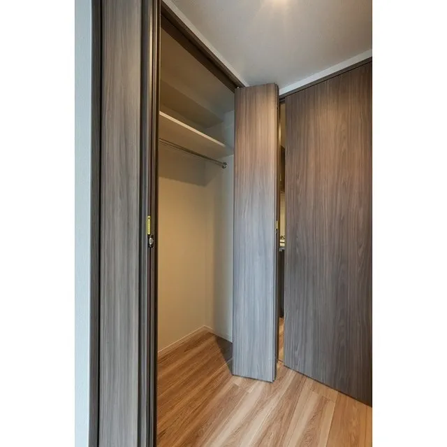 Lien Gotenyama - Interior - ["Building", "Door", "Fixture"]