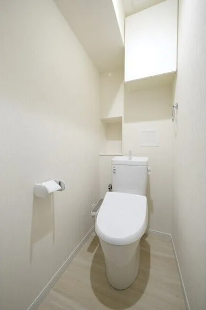 ONE ROOF FLAT TOGOSHI - Interior - ["Plumbing fixture", "Toilet seat", "Toilet"]