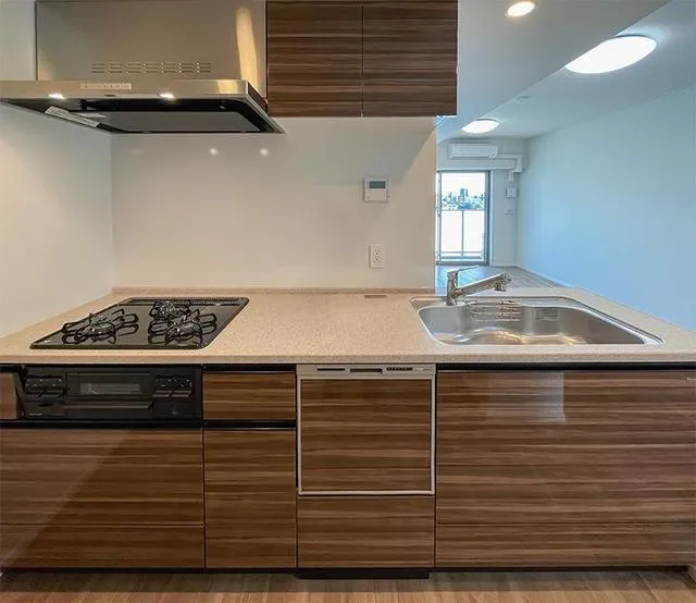 Frontier Residence Kinshi Park - Interior - ["Flooring", "Kitchen", "Countertop"]
