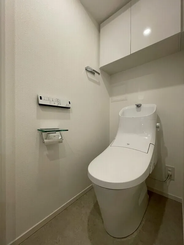 FARE Mejiro - Interior - ["Flooring", "Plumbing fixture", "Toilet seat"]