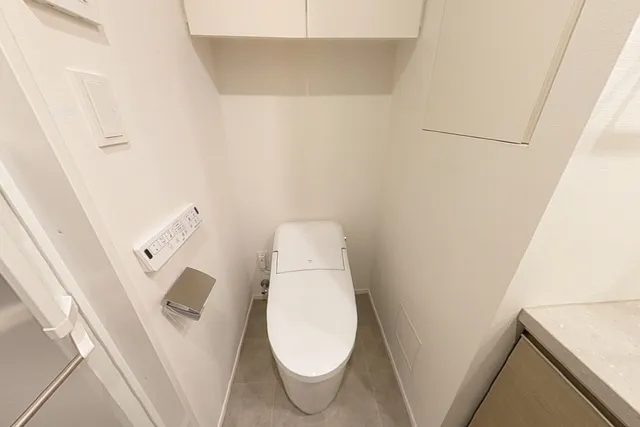 The Park Habio Mejiro Tower - Interior - ["Toilet seat", "Flooring", "Floor"]
