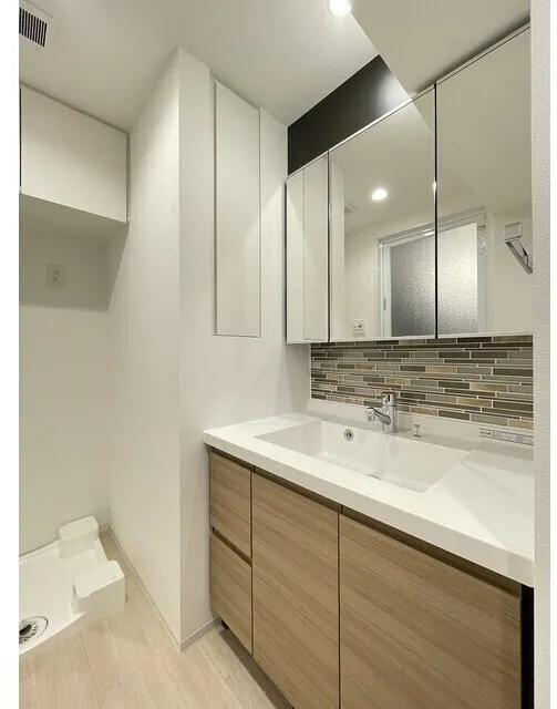 Stylio Kamata West - Interior - ["Flooring", "Interior design", "Floor"]