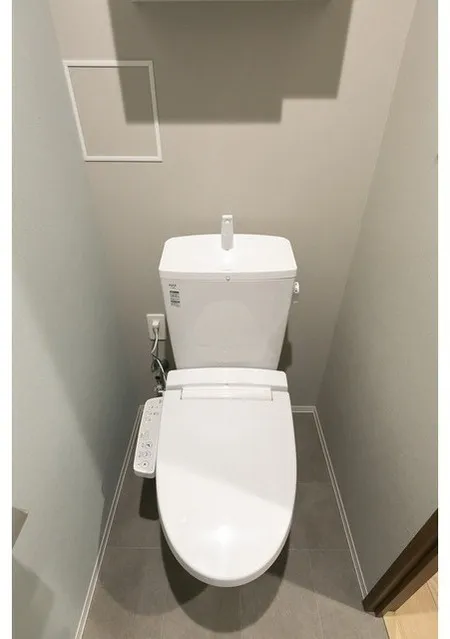 La Douceur Sugamo West - Interior - ["Toilet seat", "Plumbing fixture", "Toilet"]