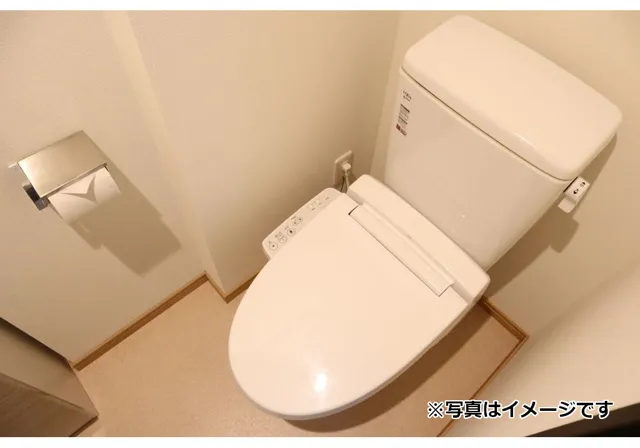 Crevista Oshima I - Interior - ["Toilet seat", "Plumbing fixture", "Toilet"]