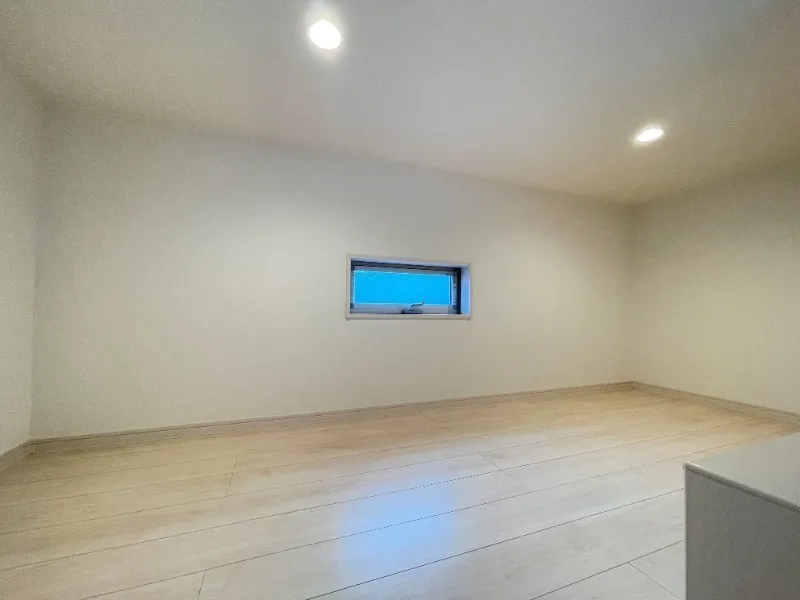 Barmy Place Oji II - Interior - ["Flooring", "Floor", "Wood"]