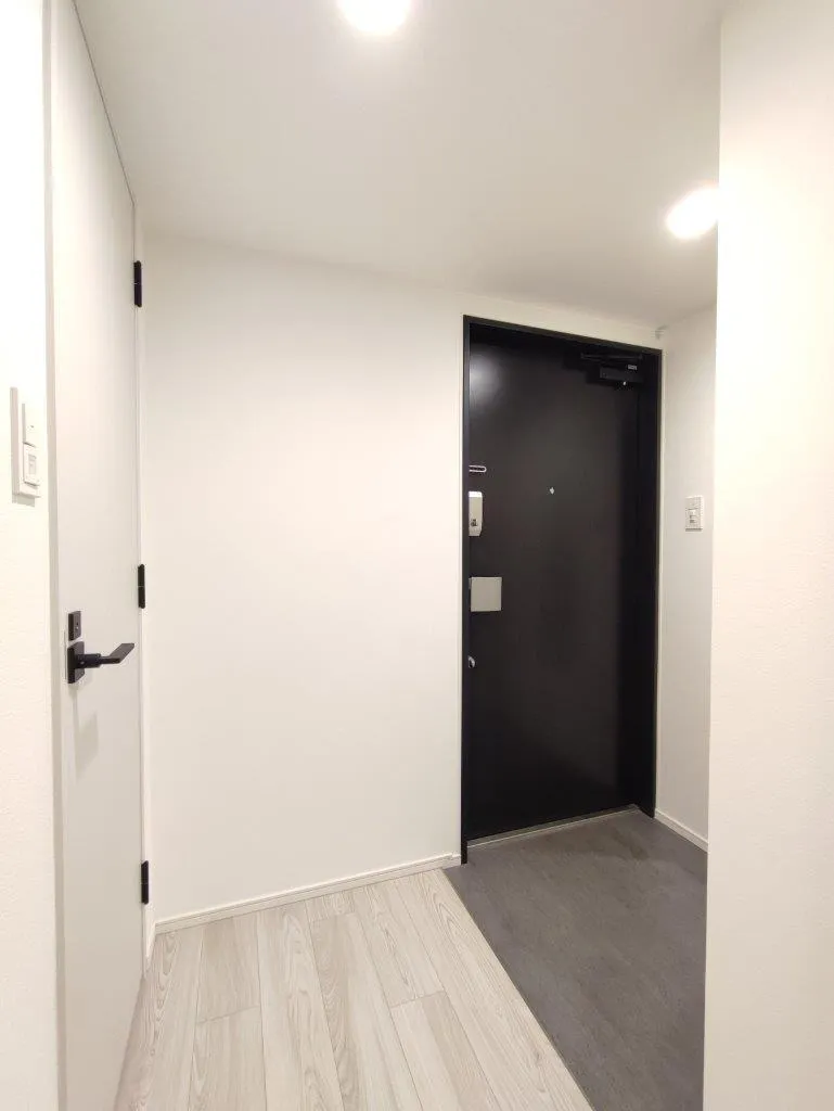 Cross Residence Takadanobaba - Interior - ["Property", "Fixture", "Door"]