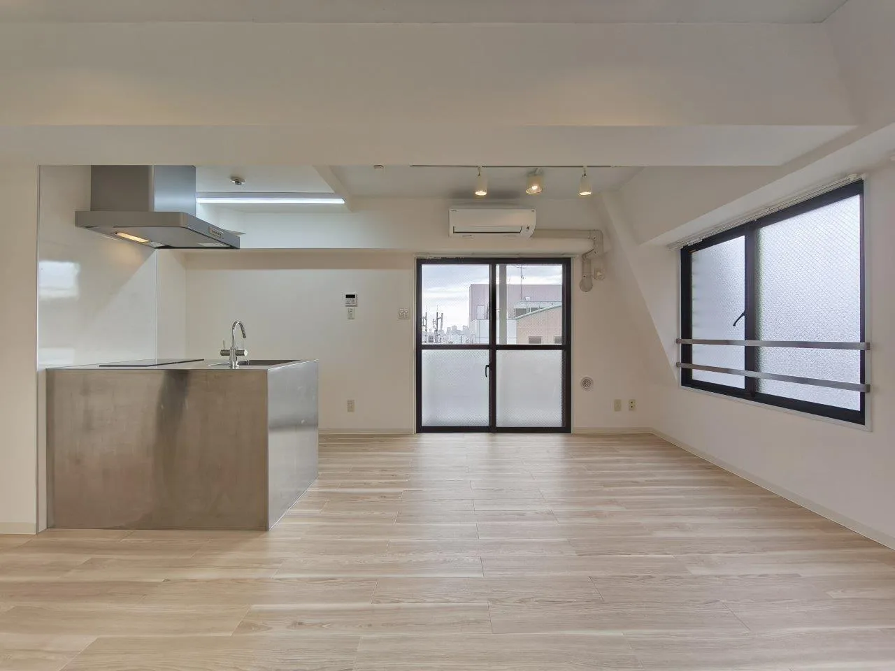 ONE ROOF FLAT NISHIWASEDA - Interior - ["Ceiling", "Flooring", "Apartment"]