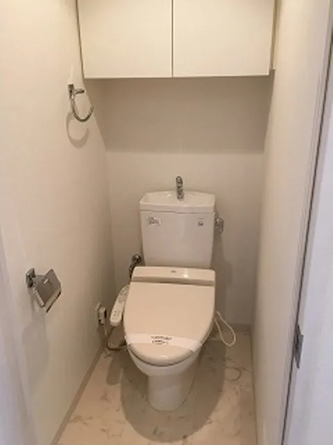Comforia Harajuku - Interior - ["Toilet seat", "Toilet", "Bathroom"]