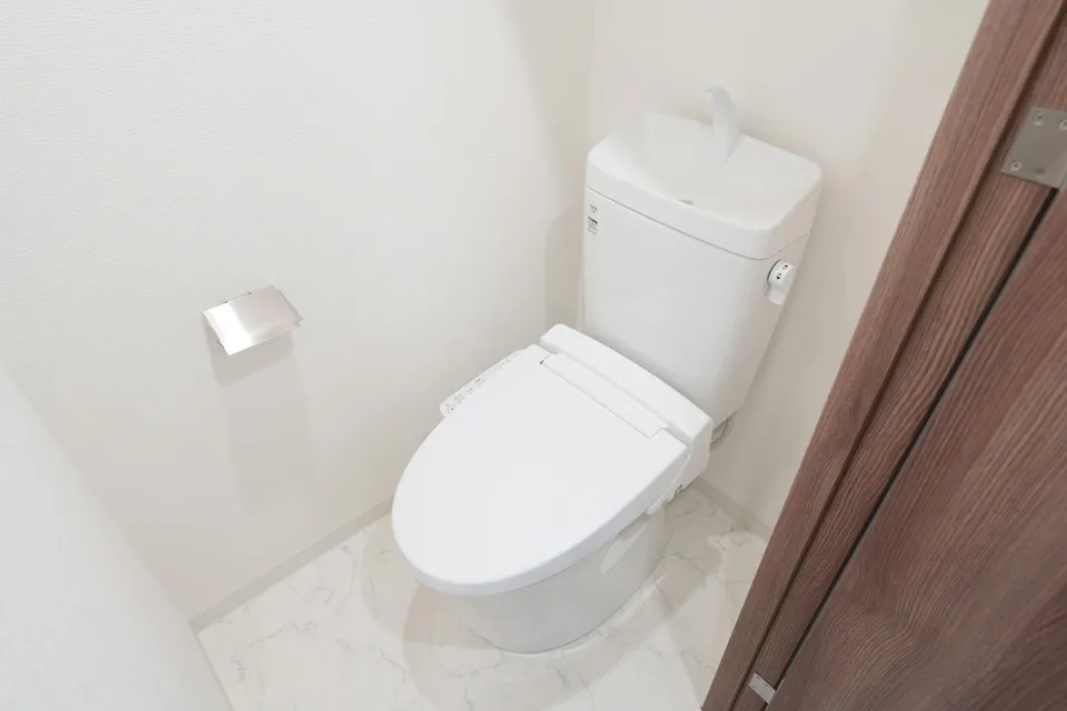 Hmlet Shiba Park - Interior - ["Toilet seat", "Toilet", "Plumbing fixture"]