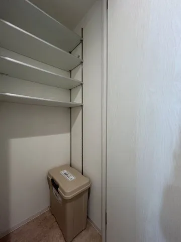 El Faro Komazawa Daigaku - Interior - ["Floor", "Flooring", "Room"]
