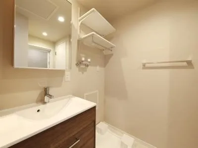 River City 21 East Towers II - Interior - ["Flooring", "Floor", "Interior design"]
