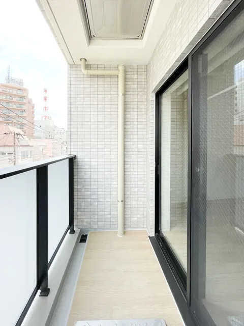 Preasvelta Minowa - Interior - ["Composite material", "Apartment", "Glass"]