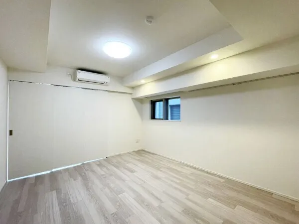 Brillia Ist Asakusa - Interior - ["Flooring", "Floor", "Ceiling"]