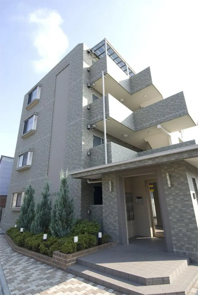 De Bergere - Exterior - ["Sky", "Cloud", "Plant"]