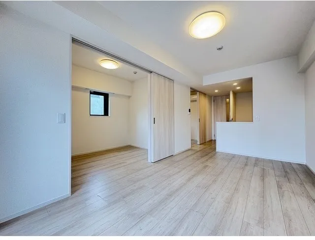 Due Oku - Interior - ["Flooring", "Floor", "Wood"]