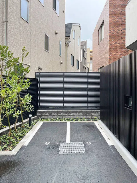 Comforia Kamimeguro - Other - ["Composite material", "Gate", "Metal"]