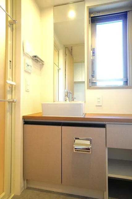 Belfirth Kinshicho South - Interior - ["Cabinetry", "Building", "Countertop"]