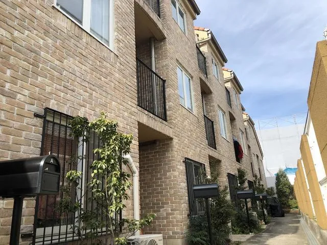 Belle Maison (3 Floor Maisonette) - Exterior - ["Plant", "Building", "Window"]