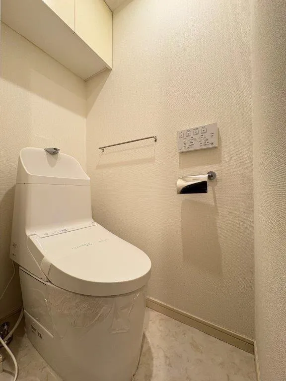 HF Meidaimae Residence - Interior - ["Flooring", "Floor", "Interior design"]