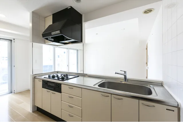 Shinonome Canal Court CODAN Building 18 - Interior - ["Cabinetry", "Countertop", "Property"]