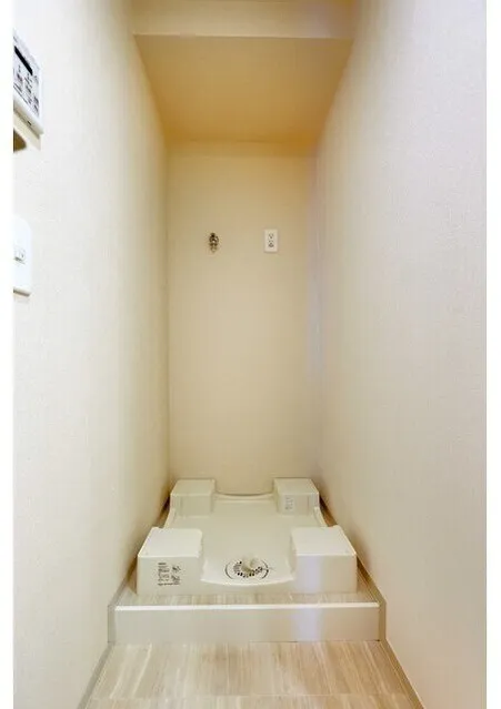 BLESS Kuramae - Interior - ["Building", "Table", "Wood"]