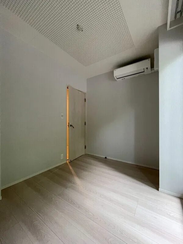 Dash Living Aoyama - Interior - ["Flooring", "Floor", "Wall"]