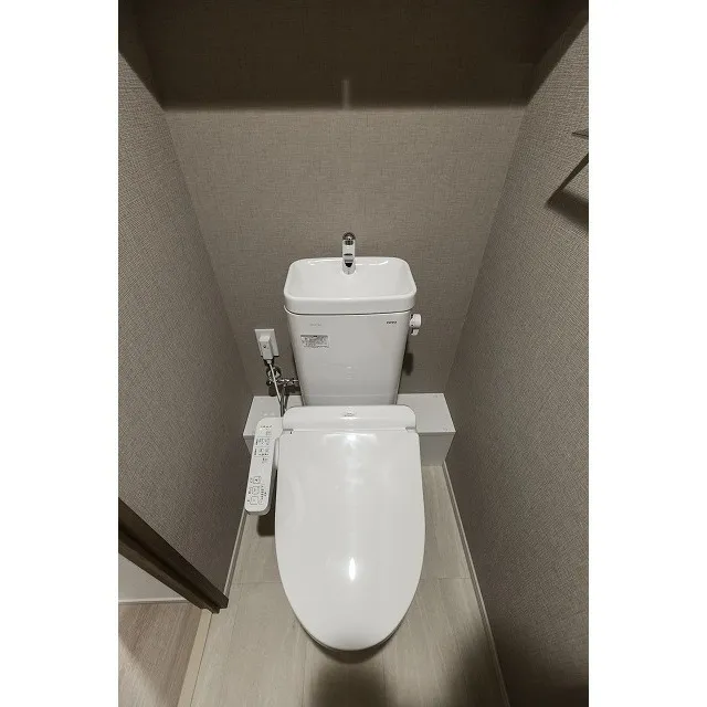 Comforia Morishita Riverside - Interior - ["Plumbing fixture", "Toilet seat", "Toilet"]