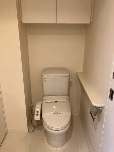 Cross Residence Shirokane Takanawa - Interior - ["Toilet seat", "Plumbing fixture", "Toilet"]