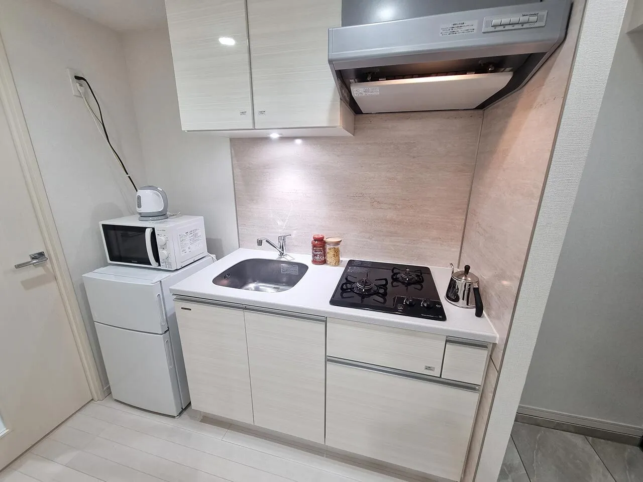 Mynavi STAY Hon-Haneda - Interior - ["Flooring", "Floor", "Major appliance"]