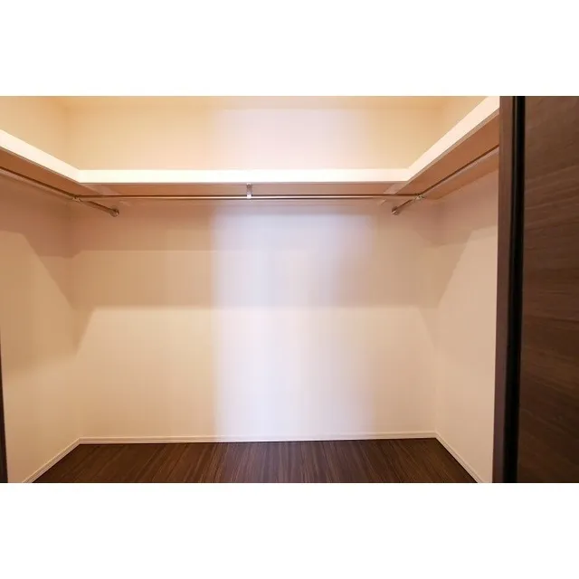 Comforia Shinjuku East Side Tower - Interior - ["Rectangle", "Wood", "Flooring"]