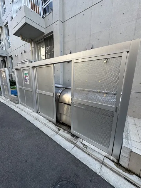 BRICK RESIDENCE Meguro Honcho - Other - ["Composite material", "Metal", "Aluminium"]