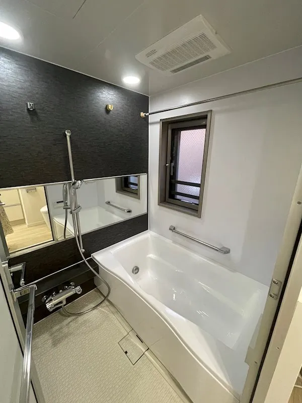 Shiba West - Interior - ["Plumbing fixture", "Furniture", "Bathtub"]