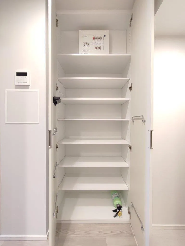 Cross Residence Takadanobaba - Interior - ["Wood", "Flooring", "Shelving"]