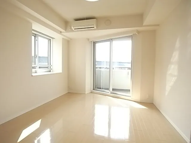 Ecology Toritsu Daigaku Residence - Interior - ["Flooring", "Floor", "Ceiling"]