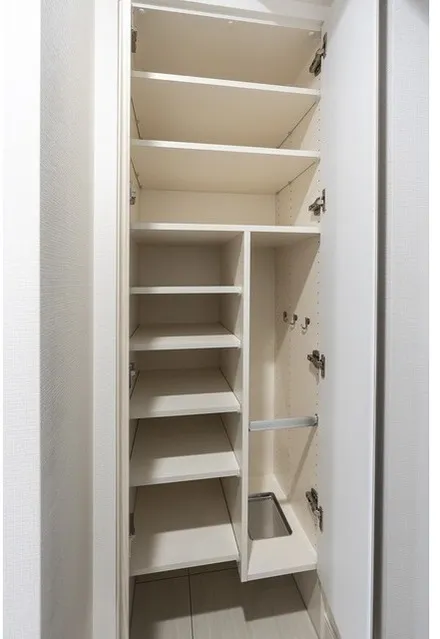 Comforia Liv Shimo-Ochiai - Interior - ["Wood", "Cupboard", "Shelving"]