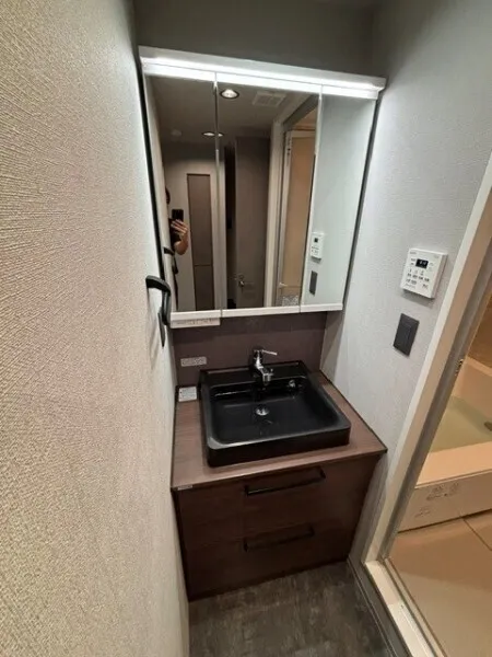 EXAM AKASAKA - Interior - ["Floor", "Bathroom Sink", "Plumbing fixture"]