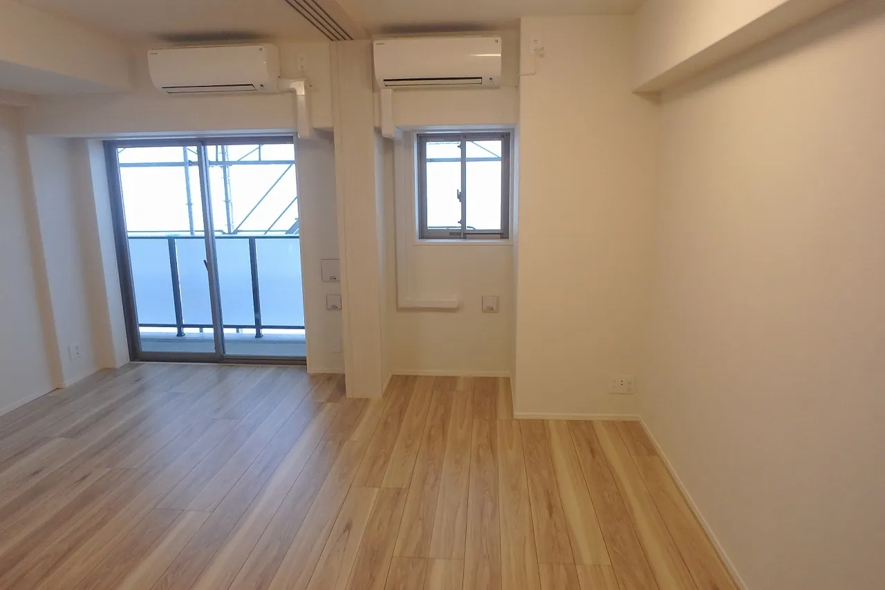 Gran Casa Oshima - Interior - ["Window", "Fixture", "Wood"]