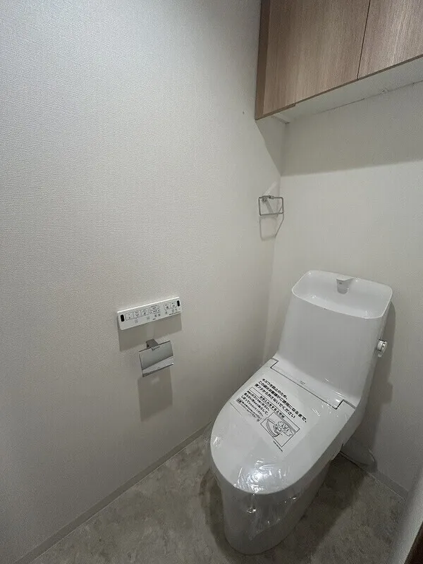 HF Ginza Residence EAST - Interior - ["Toilet seat", "Toilet", "Flooring"]