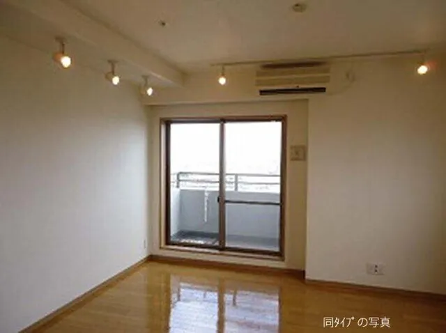House Tao Li - Interior - ["Flooring", "Floor", "Ceiling"]