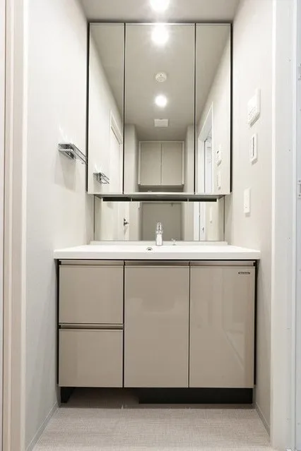 LEFONT PROGRESS SHIBUYA HILLTOP - Interior - ["Mirror", "Tap", "Cabinetry"]