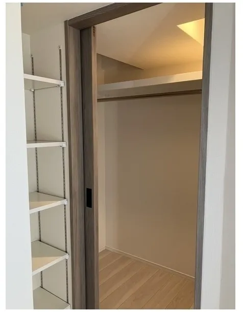 Geoent Shin-Nakano - Interior - ["Wood", "Flooring", "Shelving"]